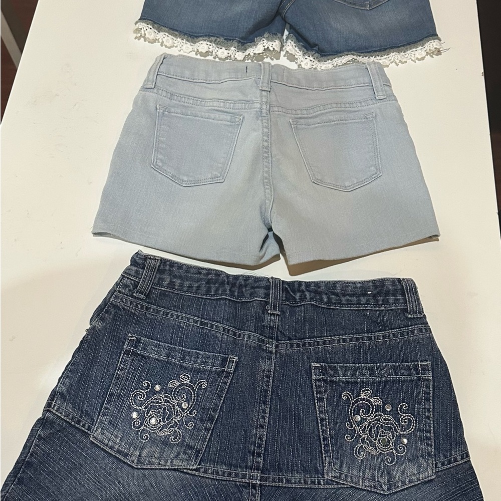 2 pieces of girl’s Shorts and 1 skirt size L